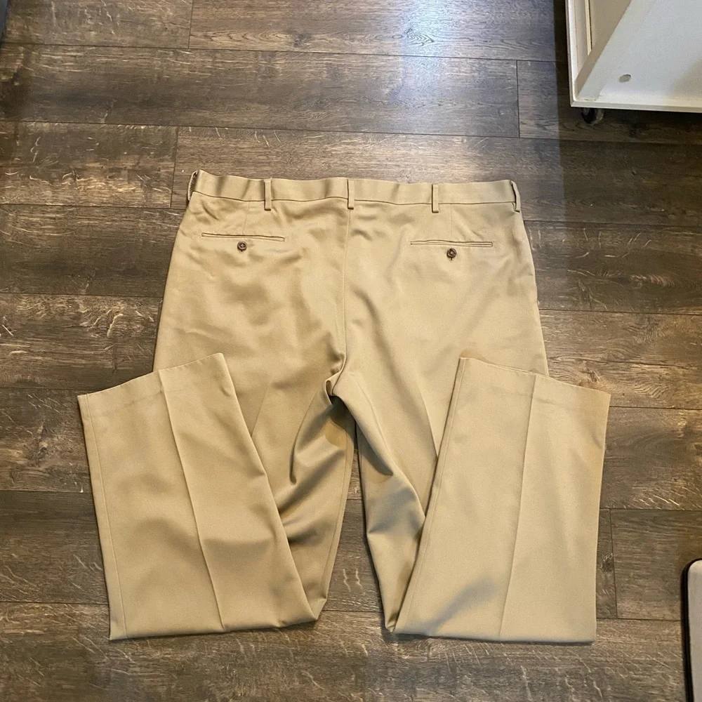 Dockers Essential Khakis SZ 42‎ X 32